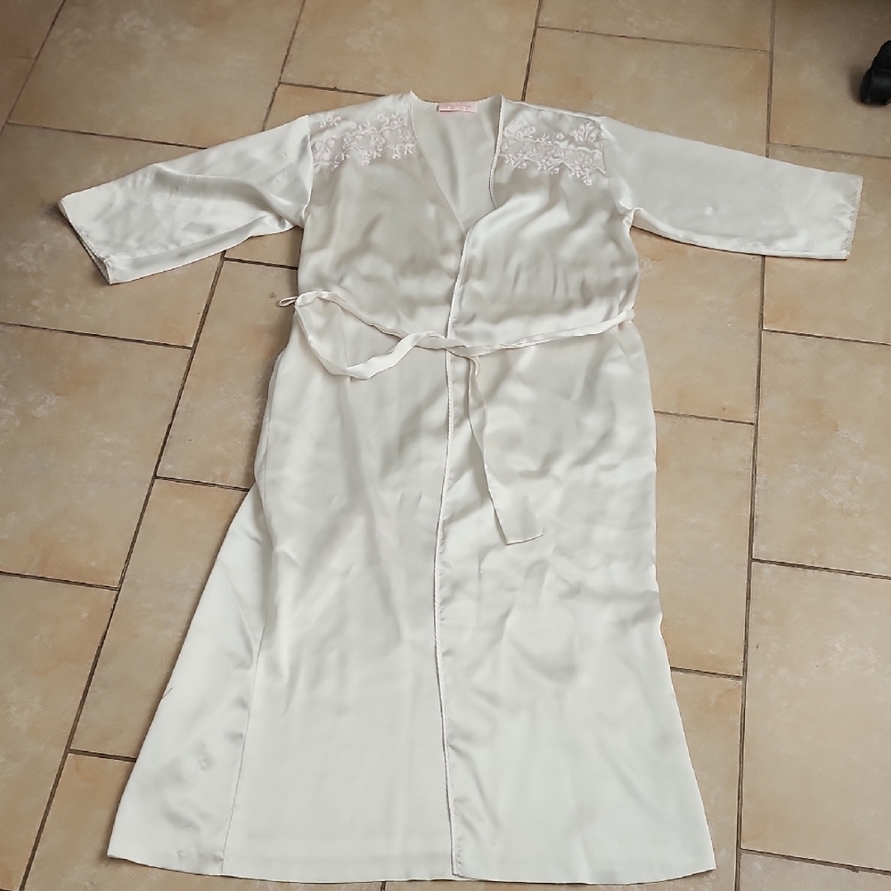 Oscar de la Renta Ivory Satin Robe with Floral Embroidery Size Small
